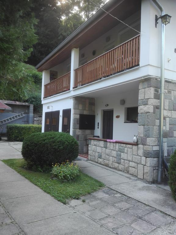 Pereszlenyi Vendeghaz Hotell Visegrád Exteriör bild